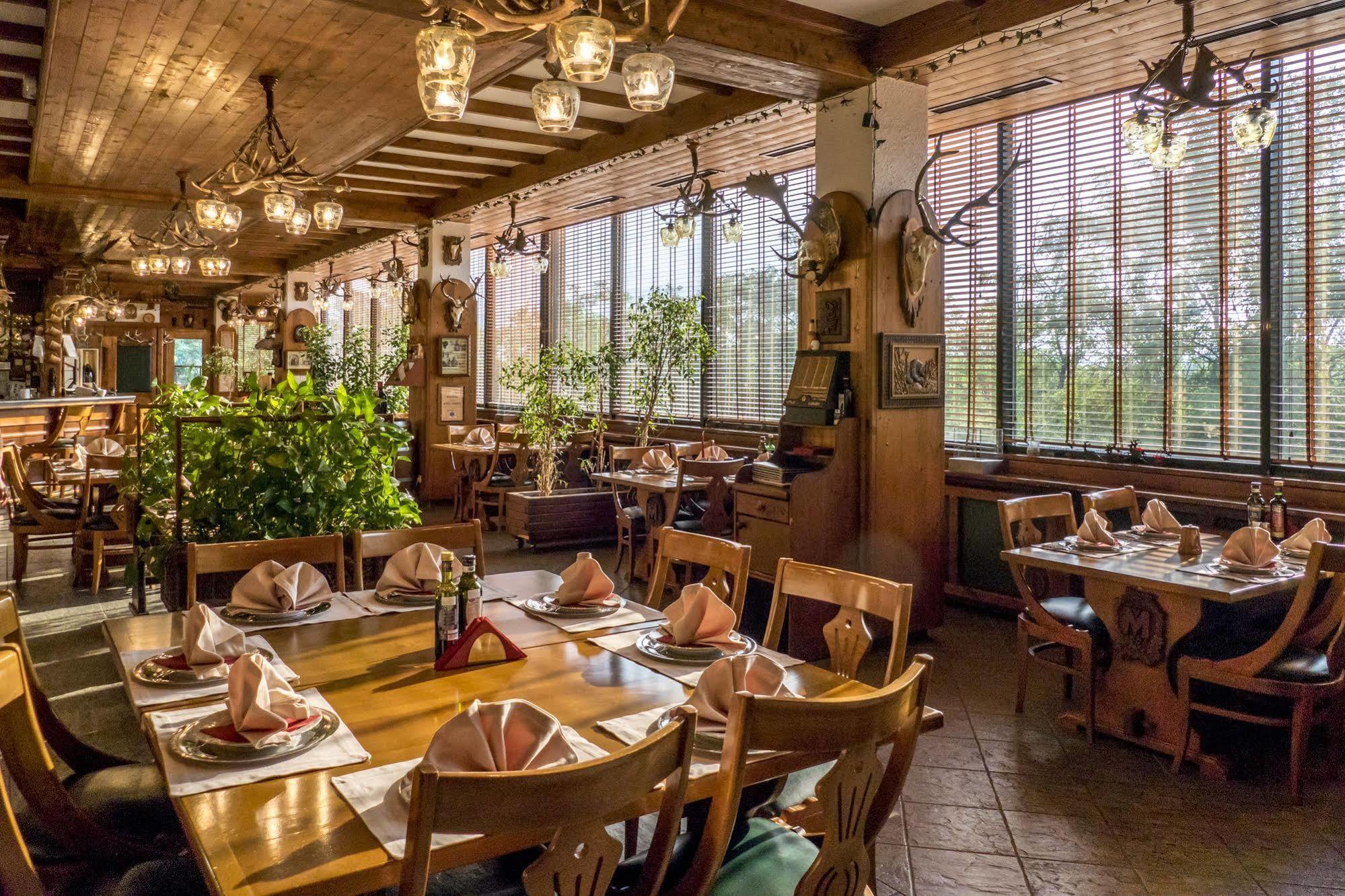 The Hunter'S Lodge Kamnik Skopje Exterior foto